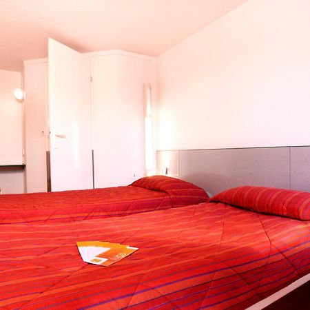 Premiere Classe Évreux Oda fotoğraf A typical room at a Campanile hotel