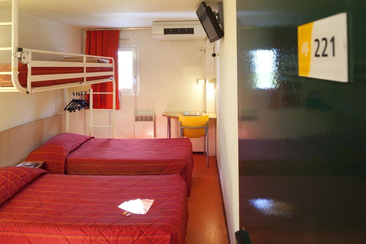 Premiere Classe Évreux Dış mekan fotoğraf A typical room at a hotel