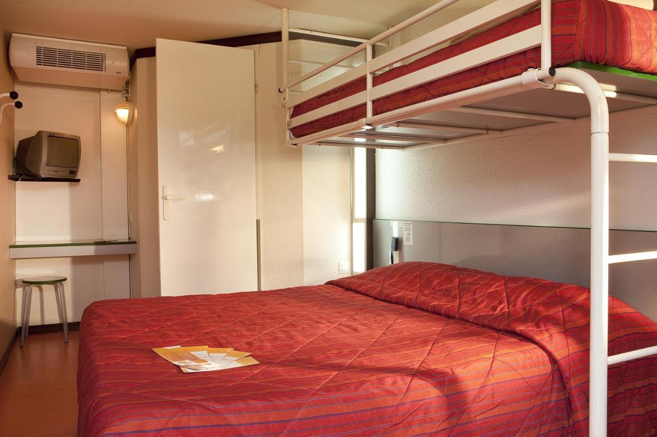 Premiere Classe Évreux Dış mekan fotoğraf A typical room at the hotel