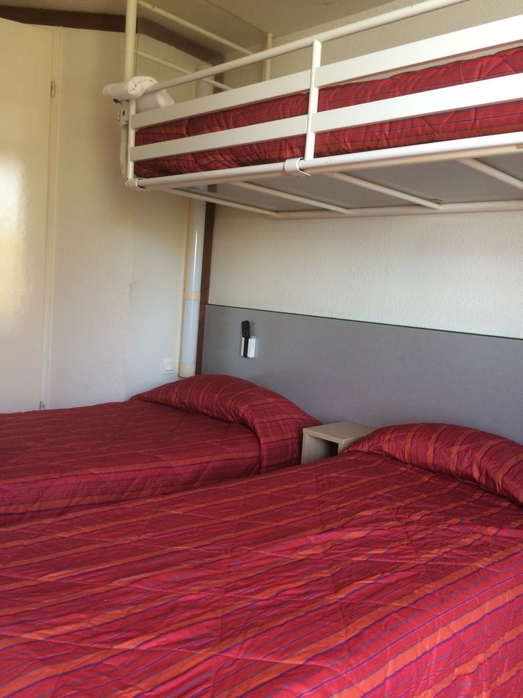 Premiere Classe Évreux Dış mekan fotoğraf Bunk beds in a hotel room