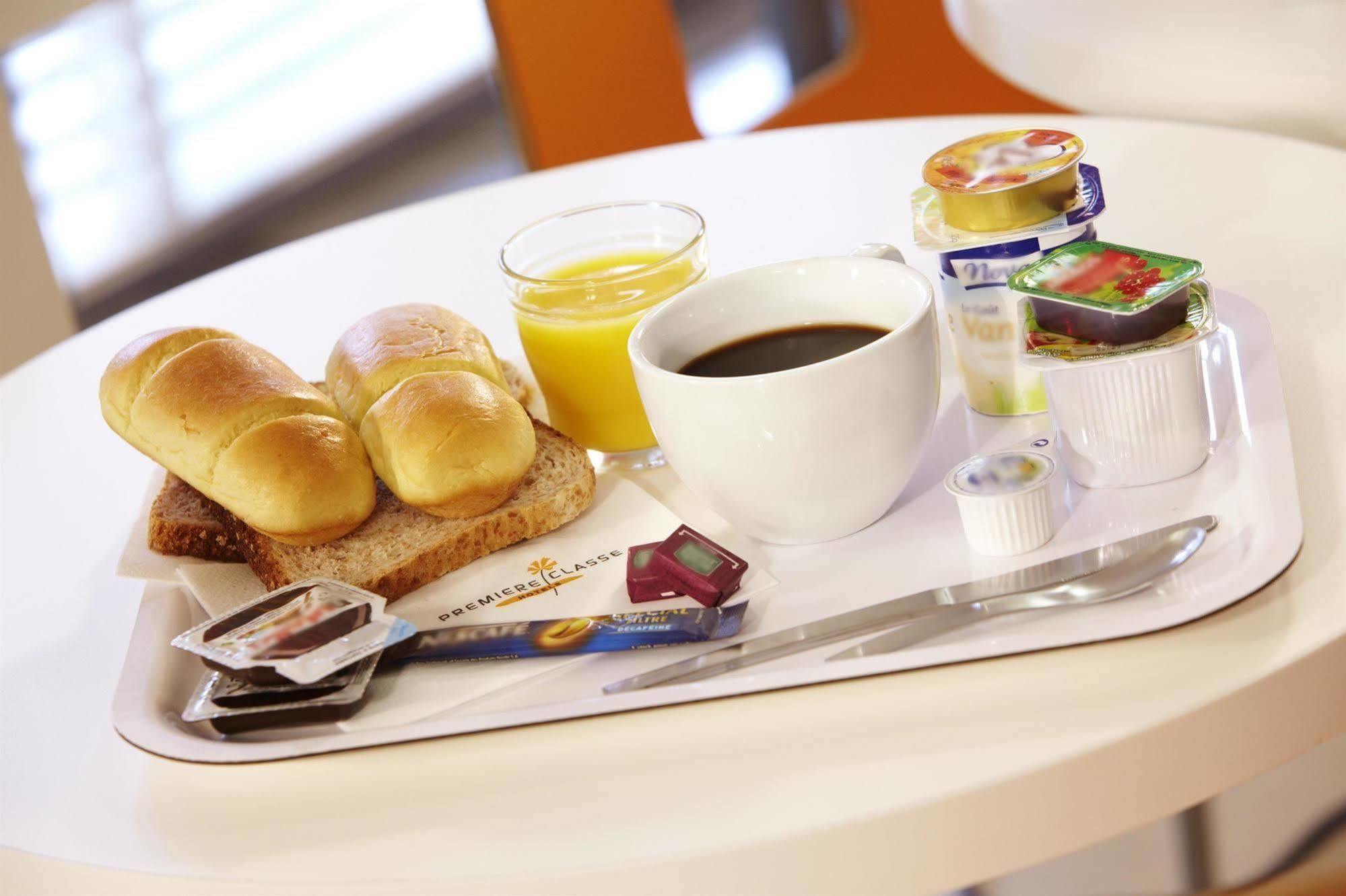 Premiere Classe Évreux Dış mekan fotoğraf A typical breakfast