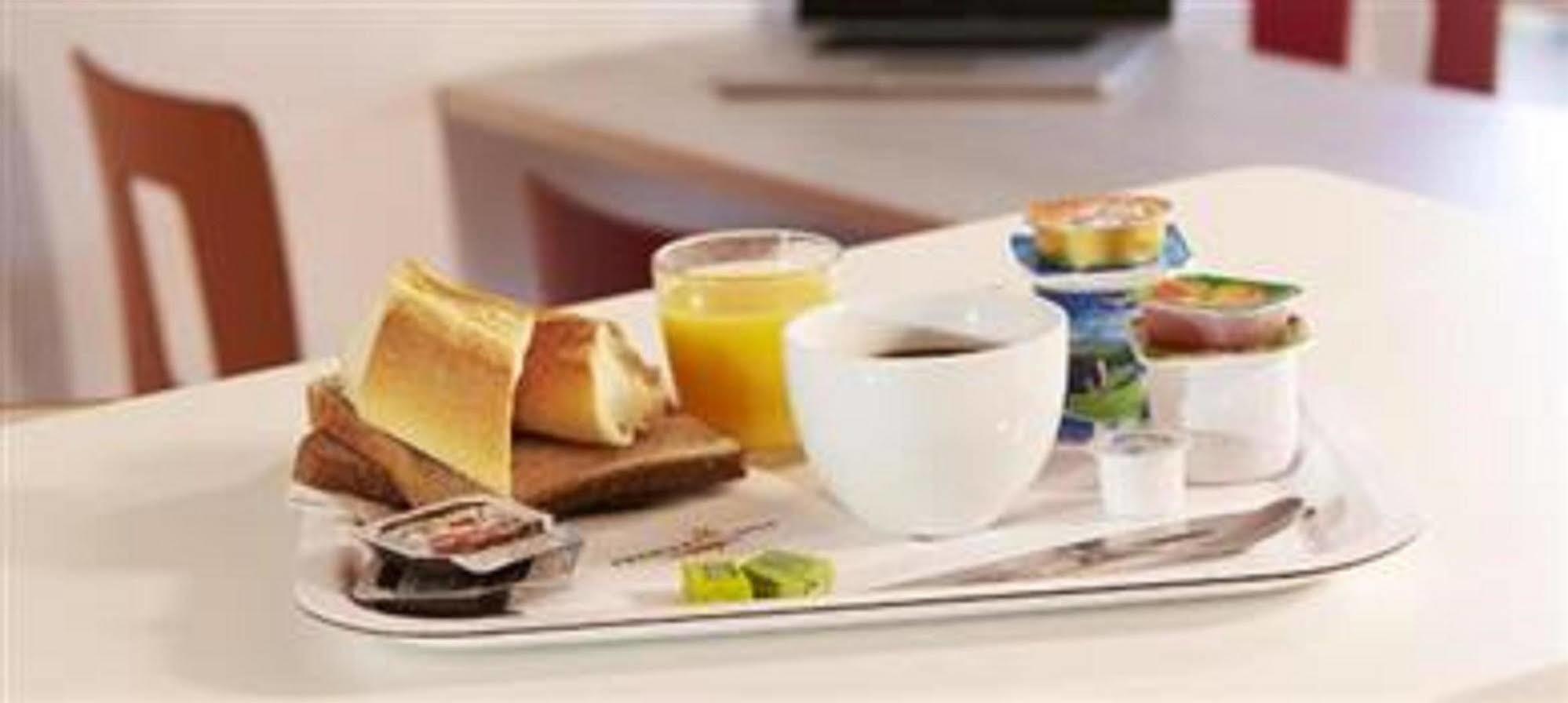 Premiere Classe Évreux Dış mekan fotoğraf A typical breakfast